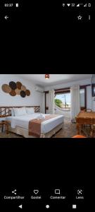 una foto de una habitación de hotel con 2 camas en Pousada Barra Sol, en Barra de São Miguel