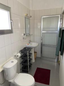 Vonios kambarys apgyvendinimo įstaigoje Le Margouillat