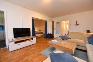 TV a/nebo společenská místnost v ubytování Haus "Luv und Lee" Appartement LUV29