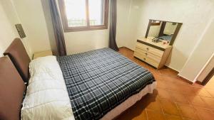 a bedroom with a bed and a dresser with a mirror at La casa de ANNI in Cabo Negro