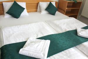 Postel nebo postele na pokoji v ubytování Hotel Central