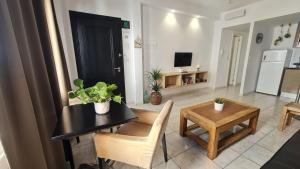A kitchen or kitchenette at TREBOL Apartamentos Benalmádena