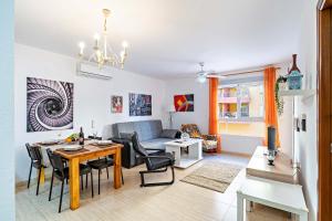 Posedenie v ubytovaní Santa Ana Apartamento