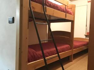 Bunk bed o mga bunk bed sa kuwarto sa Ciaseles