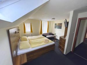 Łóżko lub łóżka w pokoju w obiekcie Vila Vlčí Hora