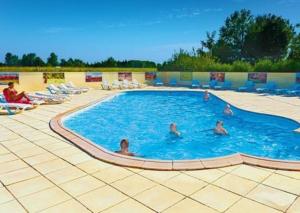 a group of people in a swimming pool at Mobile home in Boofzheim