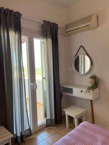 Ένα ή περισσότερα κρεβάτια σε δωμάτιο στο Pella in Istron