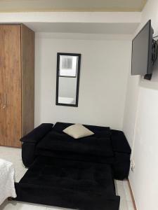 Tempat tidur dalam kamar di apartamento moderno ubicación perfecta