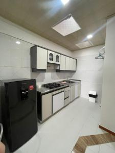 Dapur atau dapur kecil di apartamento moderno ubicación perfecta