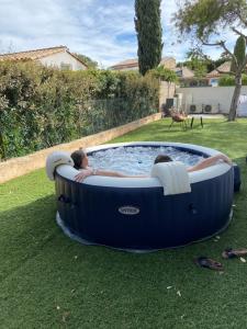 Fotografia z galérie ubytovania Fréjus apparement moderne avec jardin et jacuzzi v destinácii Fréjus