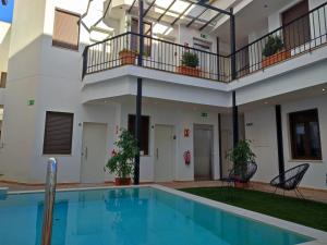Bazén v ubytovaní Sueños de Orive. Con piscina y wifi. Casco antiguo. alebo v jeho blízkosti
