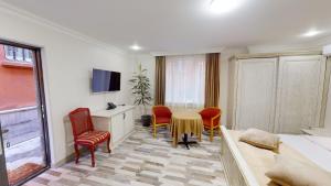 TV a/nebo společenská místnost v ubytování Aspar Boutique Hotel