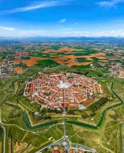 an aerial view of a large city at Palmamore in Palmanova