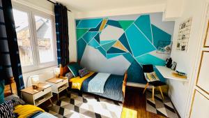 a bedroom with a bed and a mural on the wall at Appartement Bleu du Palais - Relaxation Centrale in Le Palais
