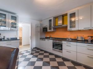 A kitchen or kitchenette at Blaiken Appartements in Scheffau am Wilden Kaiser