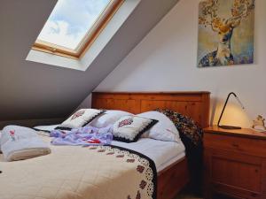 Posteľ alebo postele v izbe v ubytovaní Apartament Butorowy Kościelisko