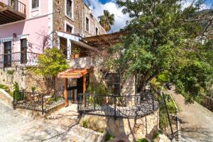 Το κτήριο όπου στεγάζεται  το διαμέρισμα +7 φωτογραφίες