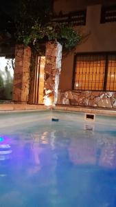สระว่ายน้ำที่อยู่ใกล้ ๆ หรือใน Quinta Montaña - Casa entera grupo o familia 8-10 personas - céntrica, piscina - Todas las comodidades!