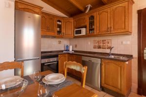 Kuchyň nebo kuchyňský kout v ubytování Villa Helen - Heated Pool Wifi SmartTV Barbecue