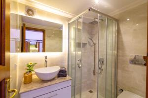 Phòng tắm tại PEMBE