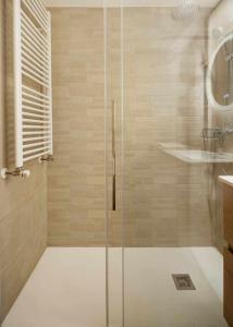 a shower with a glass door in a bathroom at Apartamento Elurra Formigal in Formigal