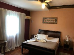 Cama ou camas em um quarto em Pousada Terraço Penedo