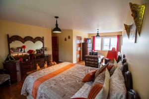 a bedroom with a large bed in a room at Bed and Breakfast Panorama in Saint-Laurent-de-l'ile d'Orleans