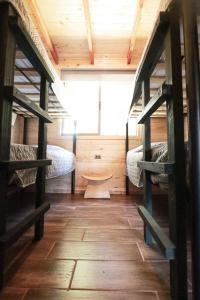 a room with two bunk beds and a table at Cabañas los 7 lagos in Panguipulli
