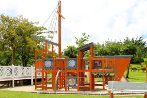 Plac zabaw dla dzieci w obiekcie Au beau village studio rez de jardin