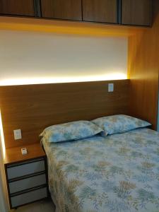 A bed or beds in a room at Apartamento próximo ao Farol da Barra