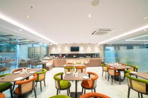 Μια τηλεόραση ή/και κέντρο ψυχαγωγίας στο The Beacon Hotel Visakhapatnam +19 φωτογραφίες