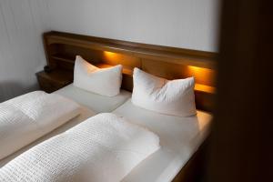 Postel nebo postele na pokoji v ubytování Hotel Fröhlich-Höche