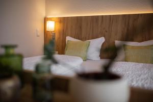 Postel nebo postele na pokoji v ubytování Hotel Fröhlich-Höche