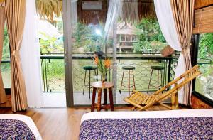 Ein Balkon oder eine Terrasse in der Unterkunft Tam Coc Lion Kings Hotel & Resort