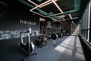 SILQ Hotel & Residence的健身中心和/或健身设施