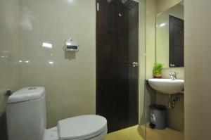 Koupelna v ubytování Pratama Hotel & Convention Mataram