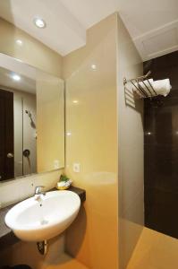 Koupelna v ubytování Pratama Hotel & Convention Mataram