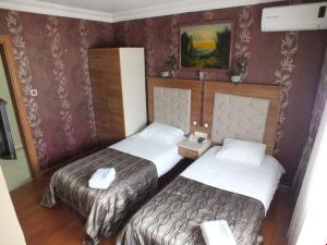 Postel nebo postele na pokoji v ubytování Şirin Hotel