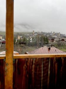 Photo de la galerie de l'établissement Travel Inn House Mestia • მოგზაურის სახლი, à Mestia