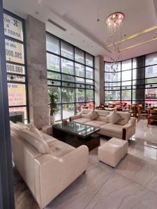 a large living room with couches and a chandelier at Kiwi Beachside Hotel & Cafe Da Nang in Danang