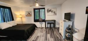 Imagen de la galería de #5 New! Cozy Getaway Hot Spot Hilo Keaau Big Island of Hawaii Self CheckIn Studio Apt, en Keaau