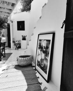 a framed picture on a wall next to a table at Casa BOHO in Alaminos