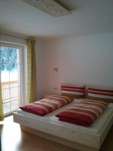 Łóżko lub łóżka w pokoju w obiekcie Apartment Santnerhof