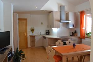 Kuchnia lub aneks kuchenny w obiekcie Apartment Santnerhof