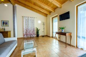 a living room with a couch and a table at Agriturismo i Merli in SantʼAmbrogio di Valpolicella