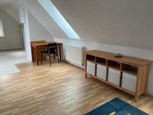 an attic room with a desk and a table and a table at Ferienwohnung im Nierott in Gettorf