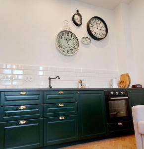 Kuchyňa alebo kuchynka v ubytovaní Apartament w kamienicy w sercu miasta Szczecin Wały Chrobrego