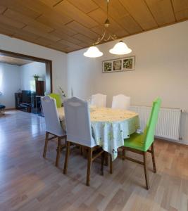 a dining room with a table and chairs at Ferienwohnung „Prims“ in Wadern