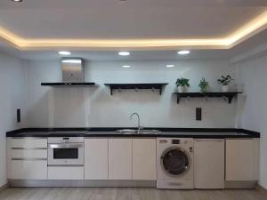 Kuchyňa alebo kuchynka v ubytovaní Pepes Home 3 habitaciones & parking gratis