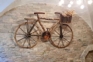 a bike hanging on a brick wall with a basket at Cal Curpets - Bicicletas FREE in Puigvert de Agramunt